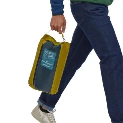 Patagonia BLACK HOLE DUFFEL 70L ABALONE BLUE/INK BLACK -Boutique De Camping 72fe3beb076b64281cf64fa7c3fb